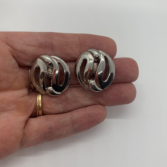 Monet Vintage Clip On Silver Tone Earrings - Picture 3 of 6